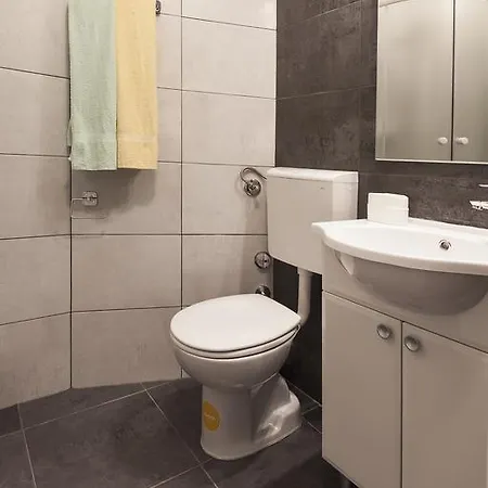 Gostinjska kuća Lucky 3*